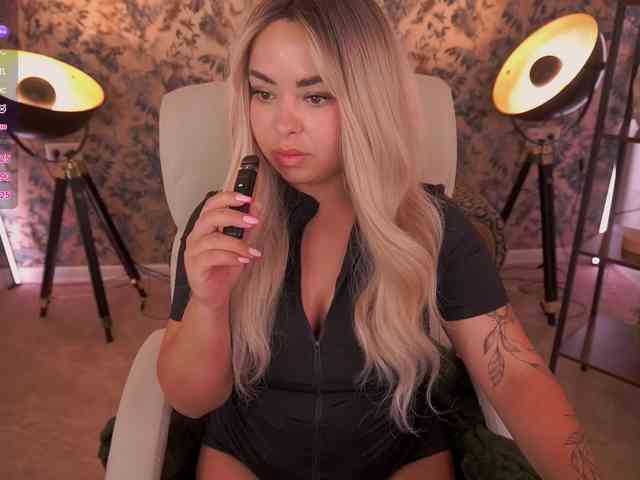 SusieWood webcam