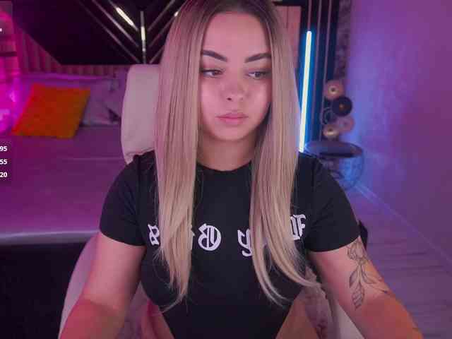 Model: SusieWood
