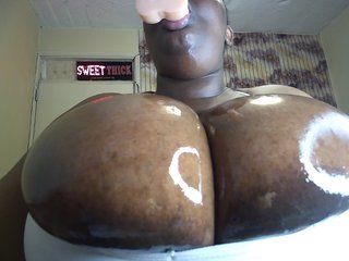 bigboobie22's Live Webcam