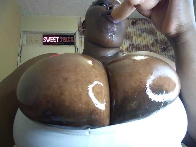 bigboobie22 live webcam show