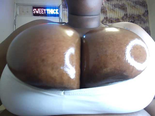 bigboobie22 live cam on BongaCams