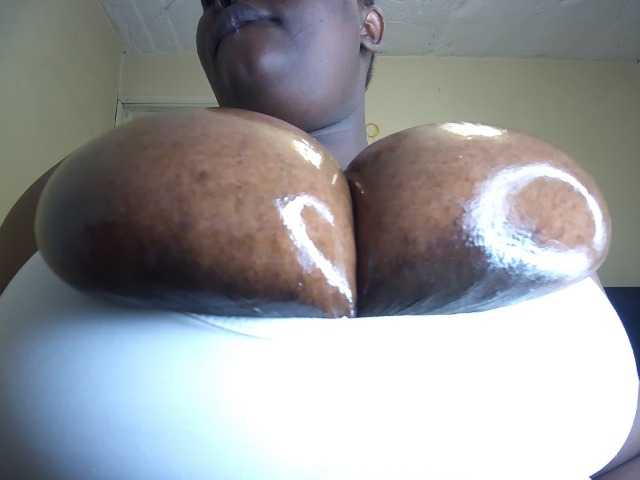 bigboobie22 live cam on BongaCams