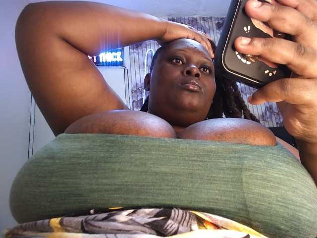 bigboobie22 live cam on BongaCams