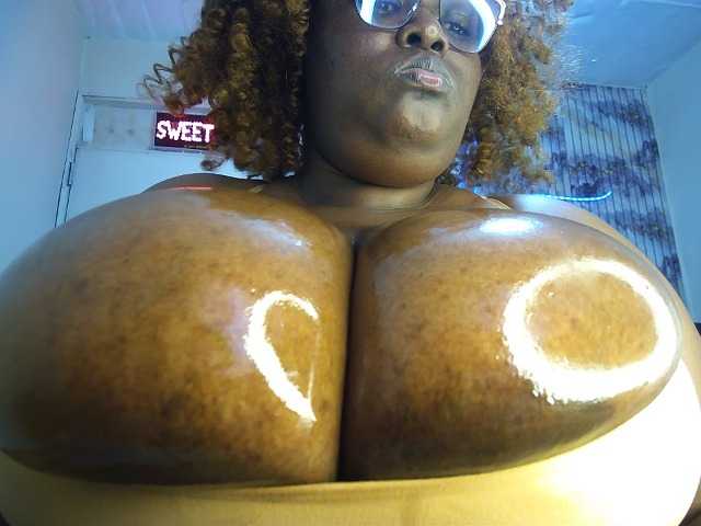 bigboobie22 live cam on BongaCams