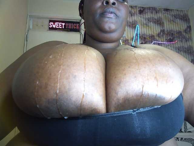 bigboobie22 live cam on BongaCams