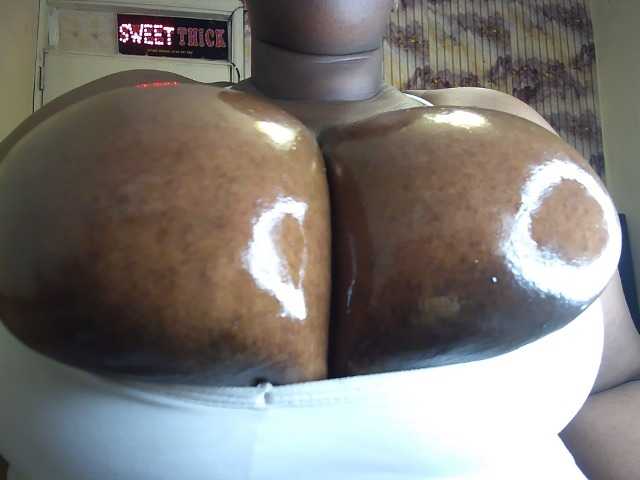 bigboobie22 live cam on BongaCams