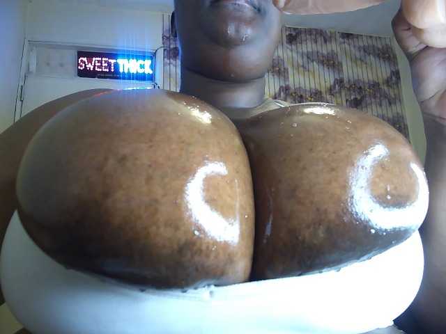 bigboobie22 live cam on BongaCams