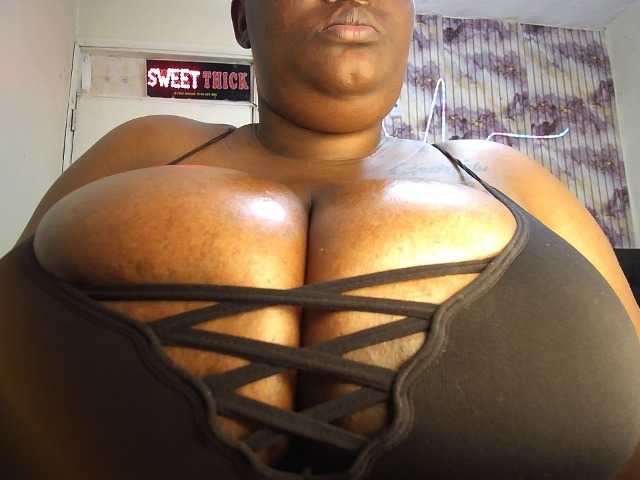 bigboobie22 live cam on BongaCams
