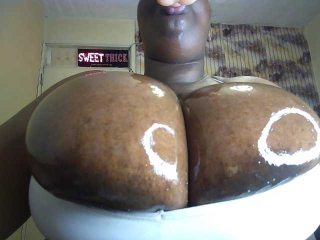 bigboobie22 live webcam show