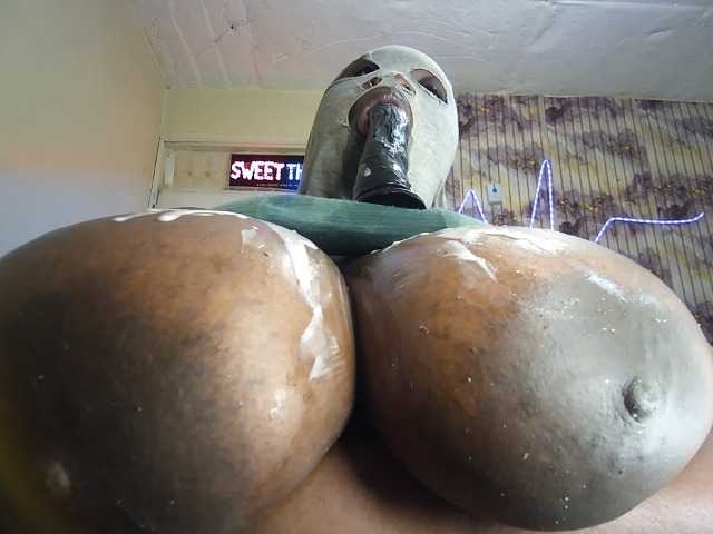bigboobie22 live cam on BongaCams