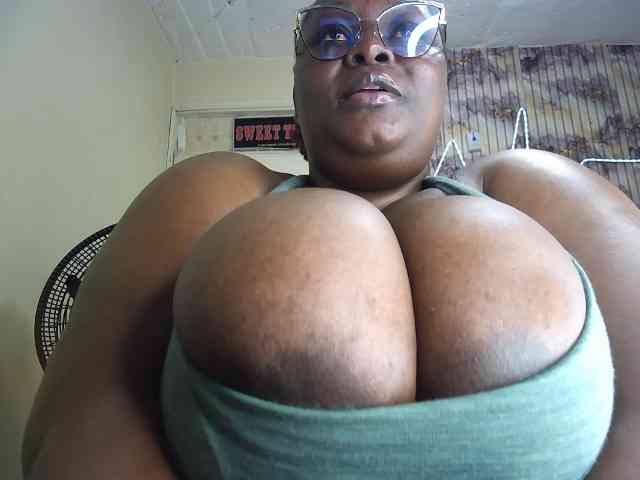 bigboobie22 webcam