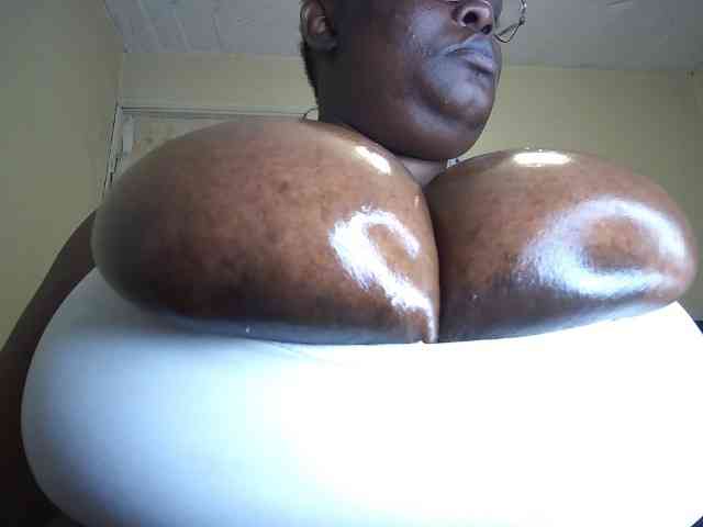 bigboobie22 webcam