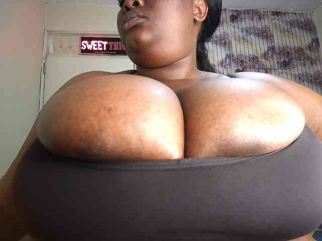 bigboobie22 webcam
