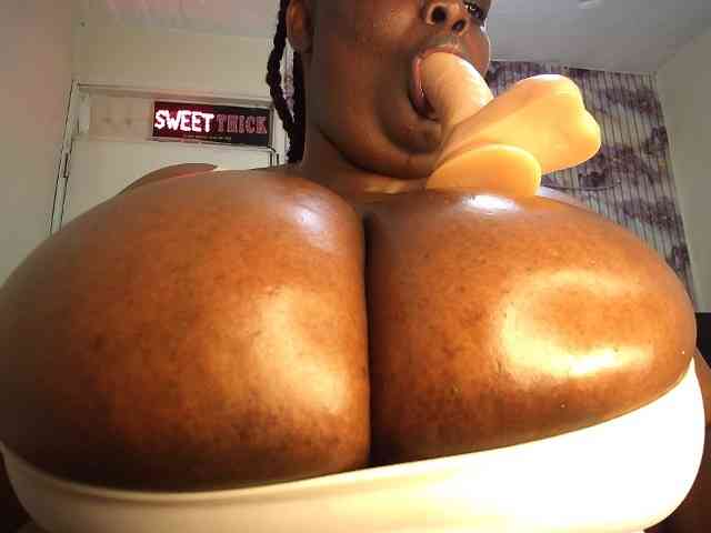 bigboobie22 webcam