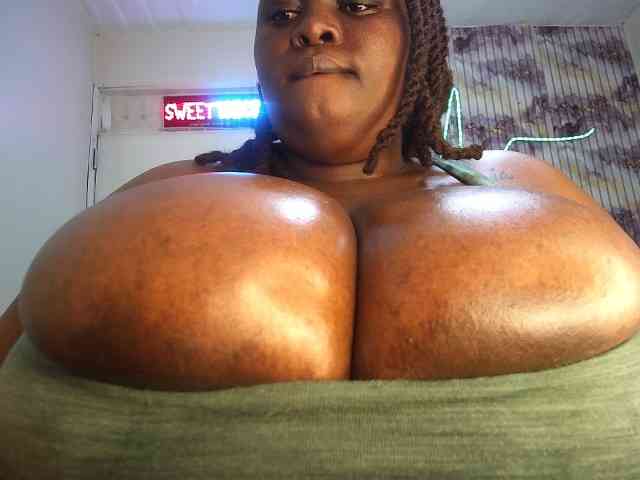 bigboobie22 webcam