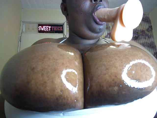 bigboobie22 webcam