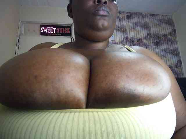 bigboobie22 webcam
