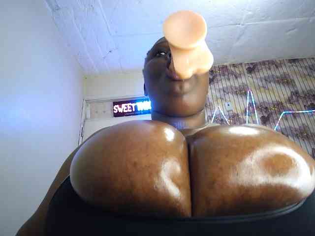 bigboobie22 webcam