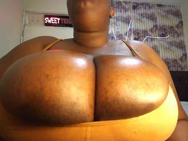 bigboobie22 webcam