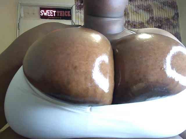 bigboobie22 webcam