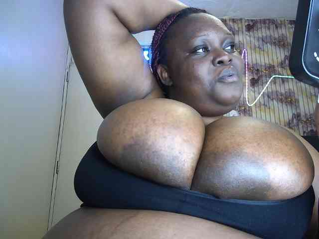 bigboobie22 webcam