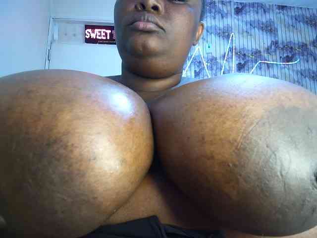 bigboobie22 Live Webcam on BongaCams