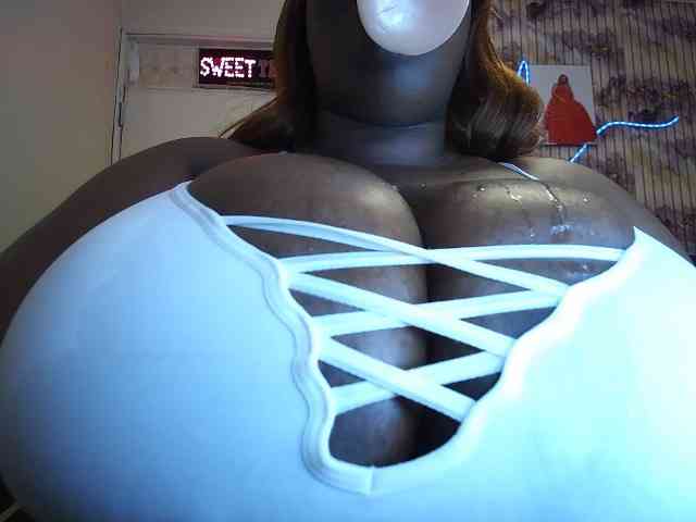 bigboobie22 webcam