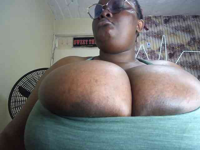 bigboobie22 webcam