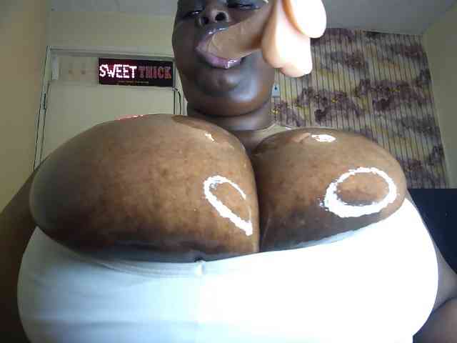 bigboobie22 webcam