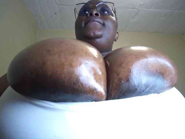 bigboobie22 webcam