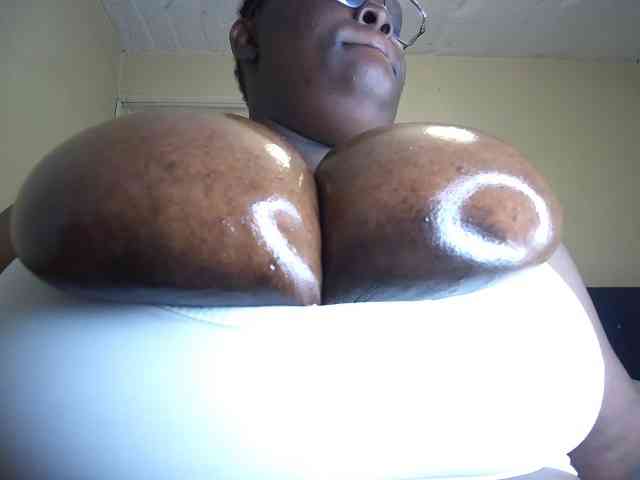 bigboobie22 webcam