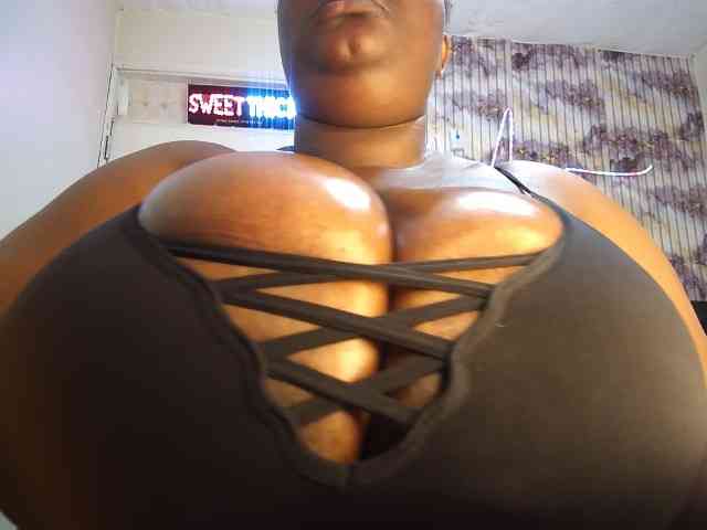 bigboobie22 webcam
