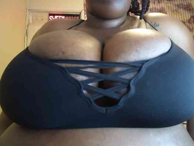 bigboobie22 webcam