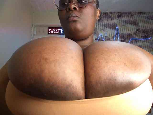bigboobie22 webcam