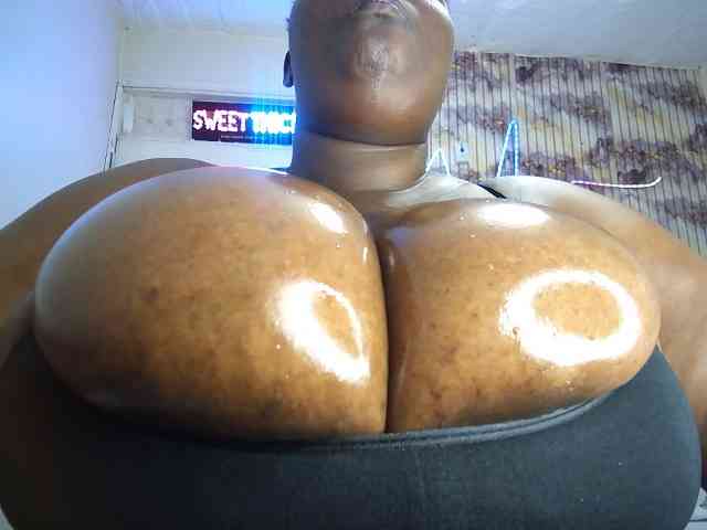 bigboobie22 bigboobie22