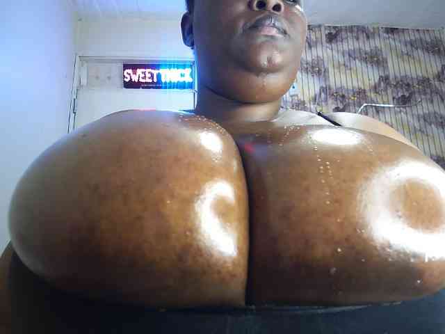 bigboobie22 Live Webcam on BongaCams