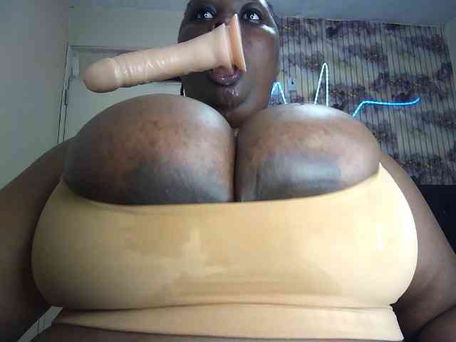bigboobie22 webcam