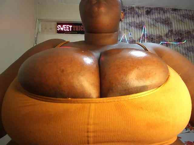 bigboobie22 webcam