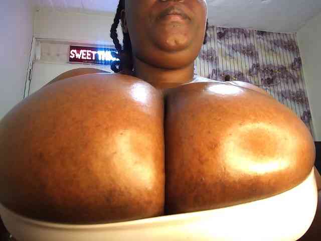 bigboobie22 webcam