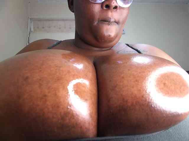 bigboobie22 webcam