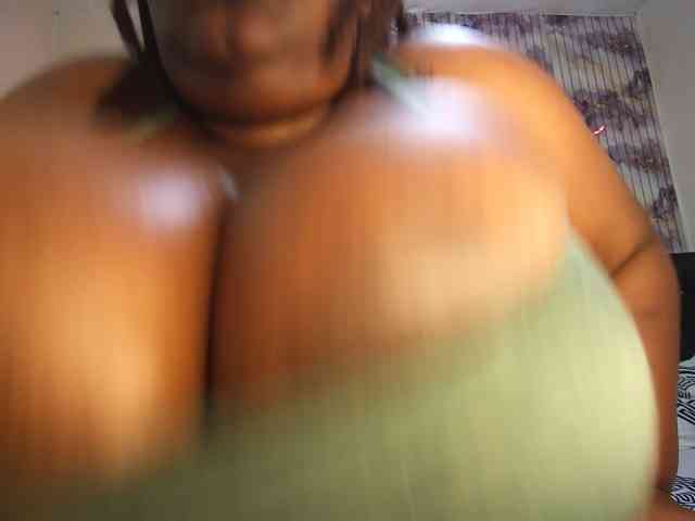 bigboobie22 webcam