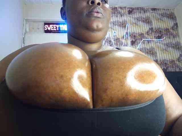 bigboobie22 webcam