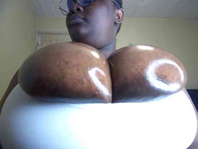 bigboobie22 webcam