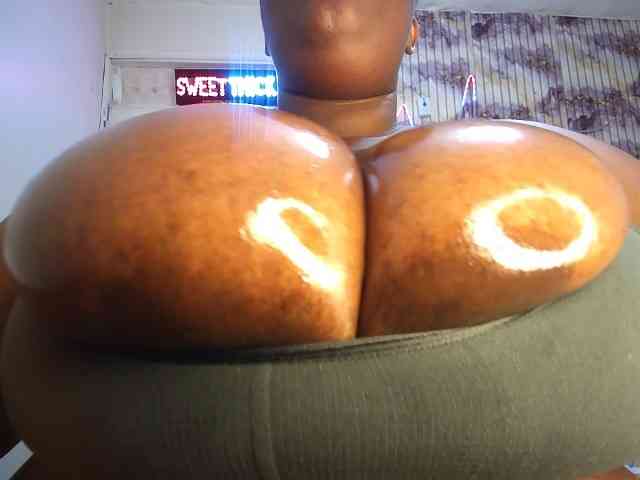 bigboobie22 webcam