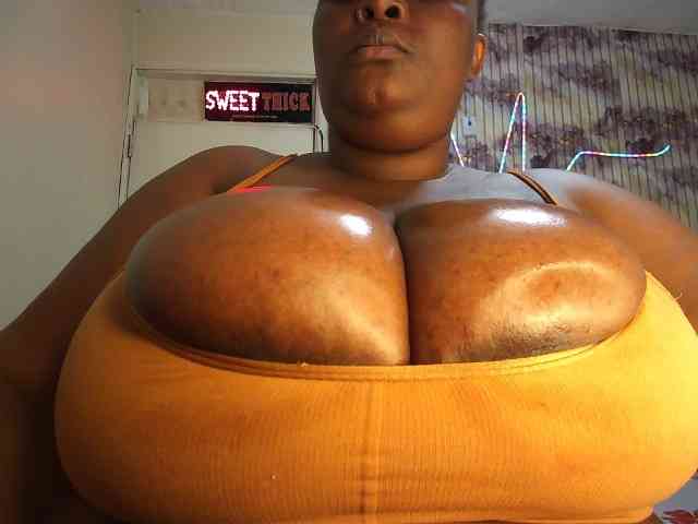 bigboobie22 webcam
