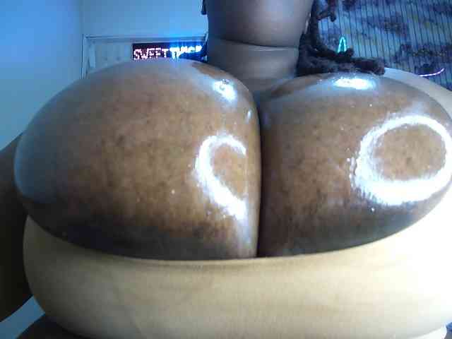 bigboobie22 webcam
