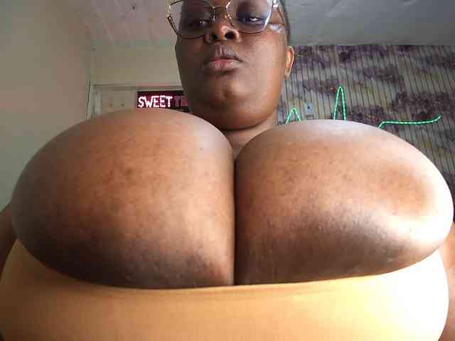 bigboobie22 webcam