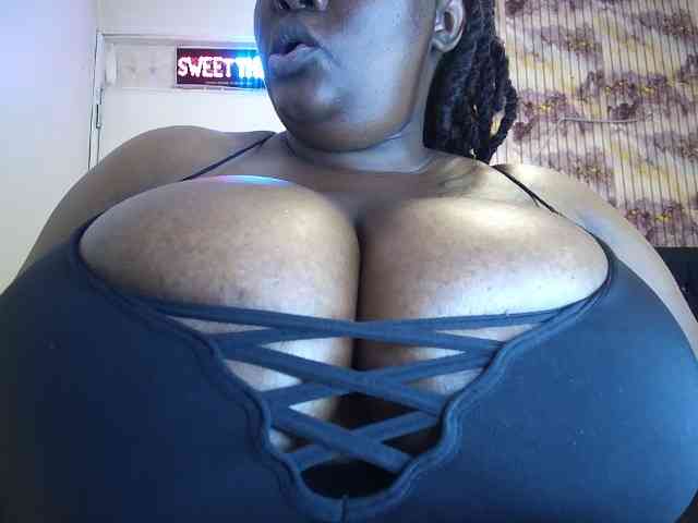 bigboobie22 webcam