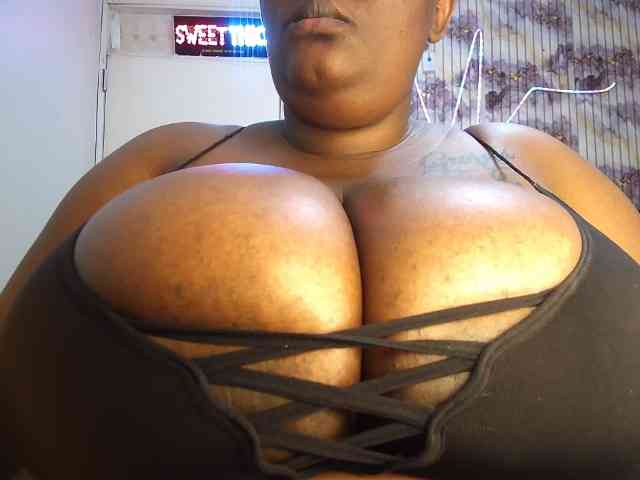 bigboobie22 webcam