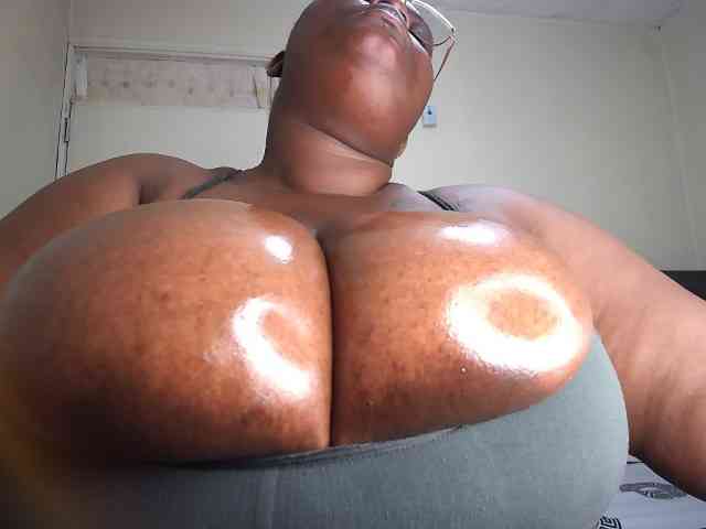 bigboobie22 webcam